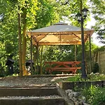 Apartament W Zabytkowym Parku Nad Jeziorem Jeziory Wielkie