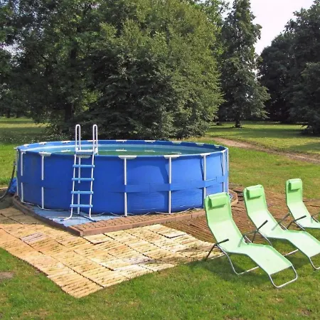 W Zabytkowym Parku Nad Jeziorem *