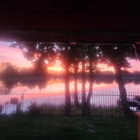 W Zabytkowym Parku Nad Jeziorem 公寓