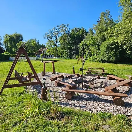 W Zabytkowym Parku Nad Jeziorem Apartment *