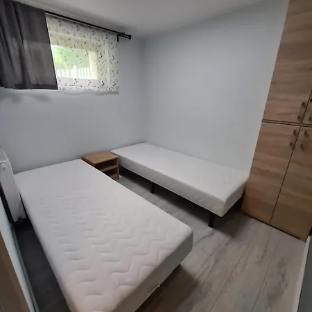 W Zabytkowym Parku Nad Jeziorem Apartment