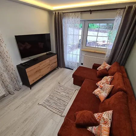 W Zabytkowym Parku Nad Jeziorem Apartment Jeziory Wielkie