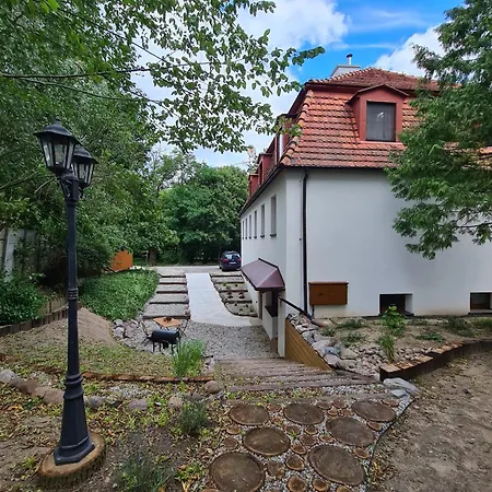 W Zabytkowym Parku Nad Jeziorem * Jeziory Wielkie