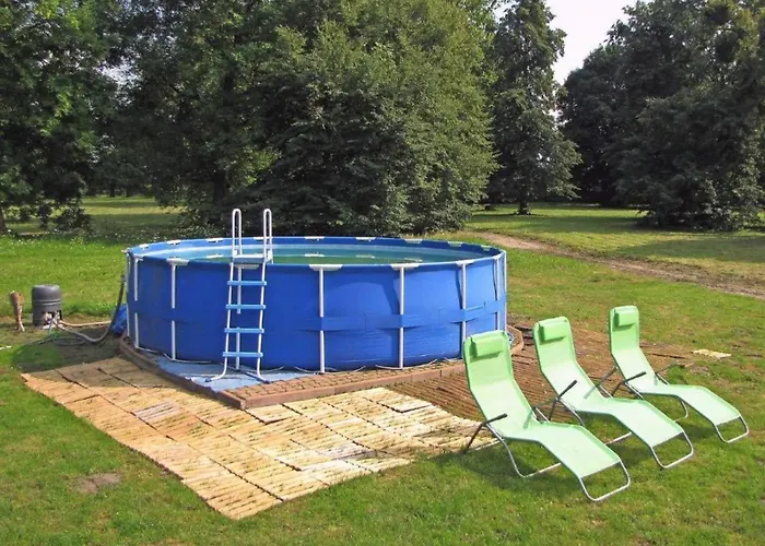 W Zabytkowym Parku Nad Jeziorem *