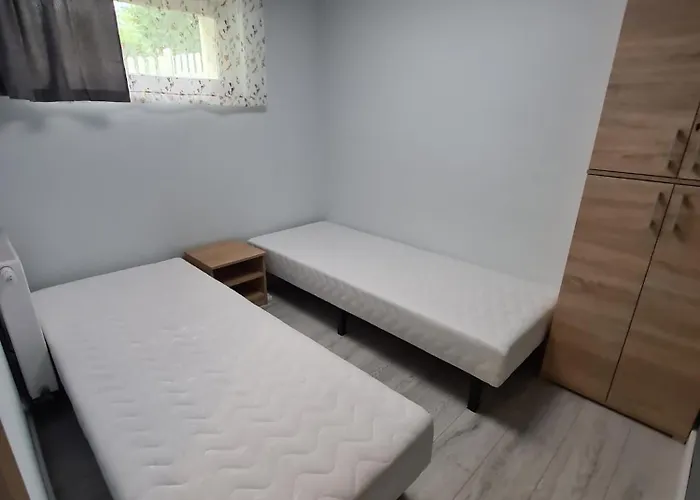 W Zabytkowym Parku Nad Jeziorem Daire