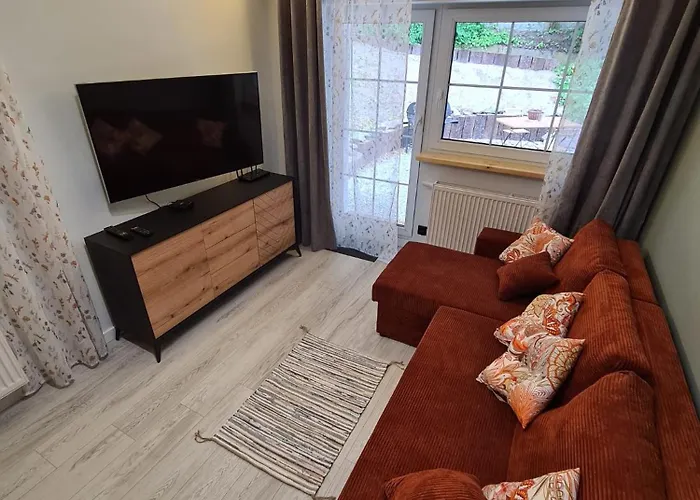 W Zabytkowym Parku Nad Jeziorem Daire Jeziory Wielkie