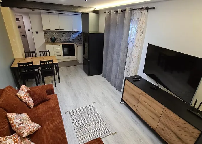 W Zabytkowym Parku Nad Jeziorem Daire